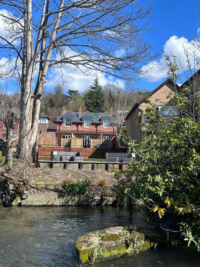 Beautiful House On The River Itchen Vila Winchester Exterior foto